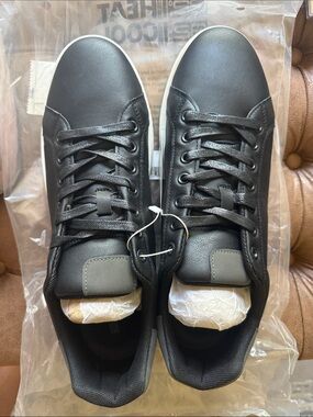 32 Heat 32Cool Black Lace-Up Shoes - Size 12